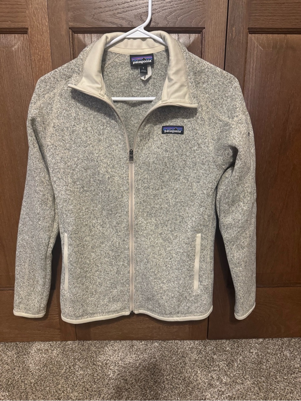 Patagonia Heathered Gray and Cream Fleece Jacket